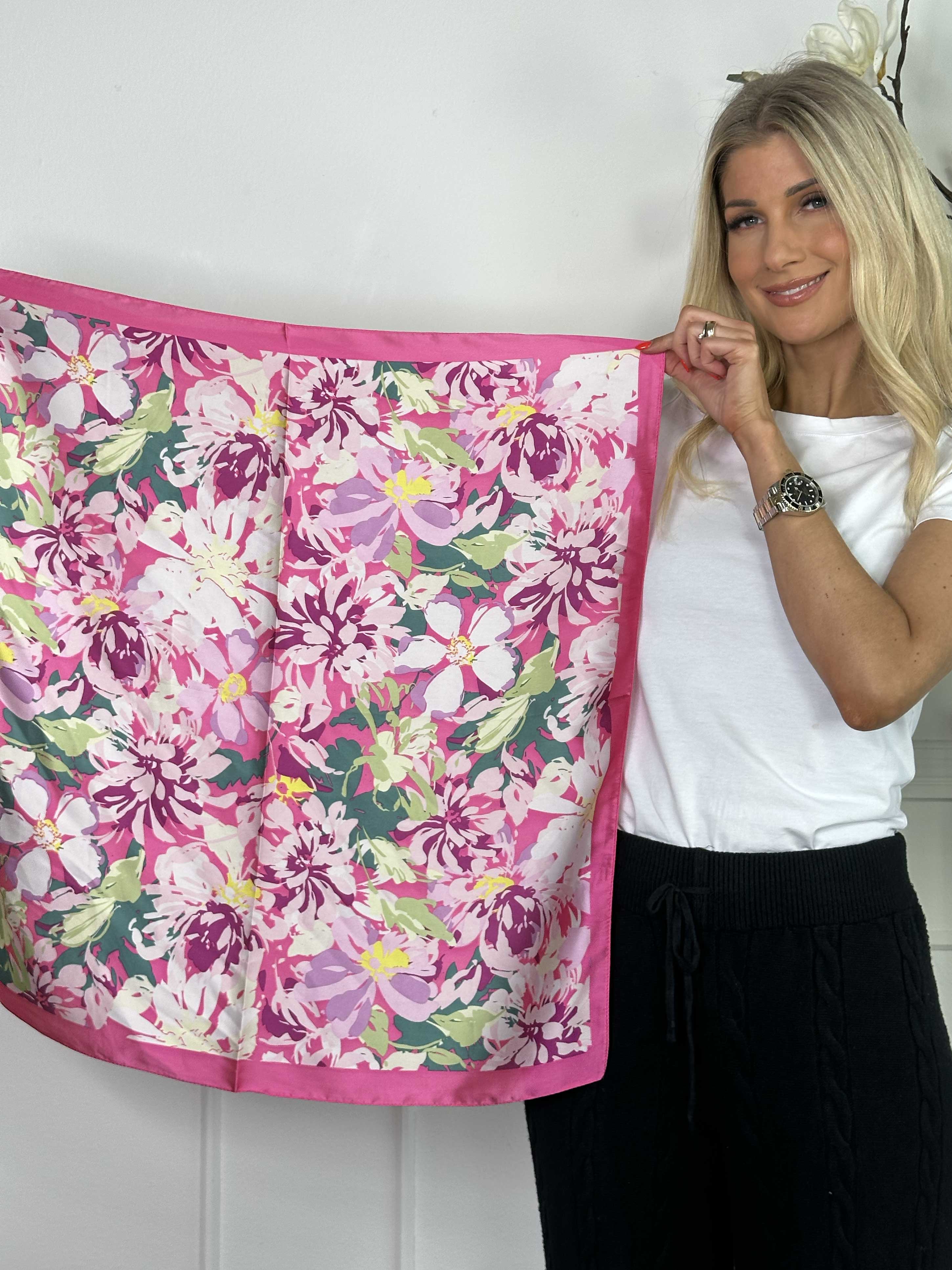 Mary - Söt liten halsduk med blommor